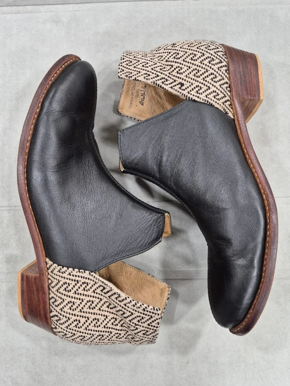 The Root Collective Lee ankle booties women's 10 black leather fabric back